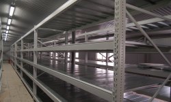 Семь преимуществ среднегрузовых потолочных стеллажных систем из качественного сортового проката