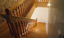 Деревянные лестницы: от бюджетного варианта до эксклюзивной конструкции