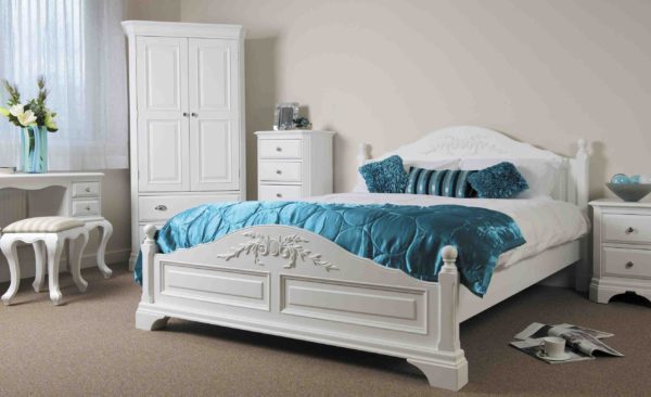 красивый дизайн кровати в спальне