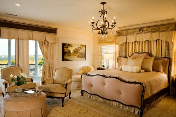 фото светлой спальни в классическом стиле