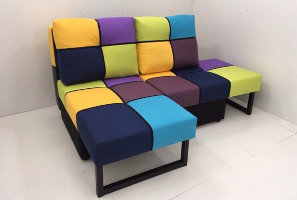 цветной диван-кровать