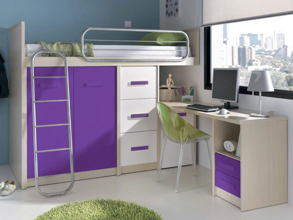 бело-фиолетовая кровать-чердак