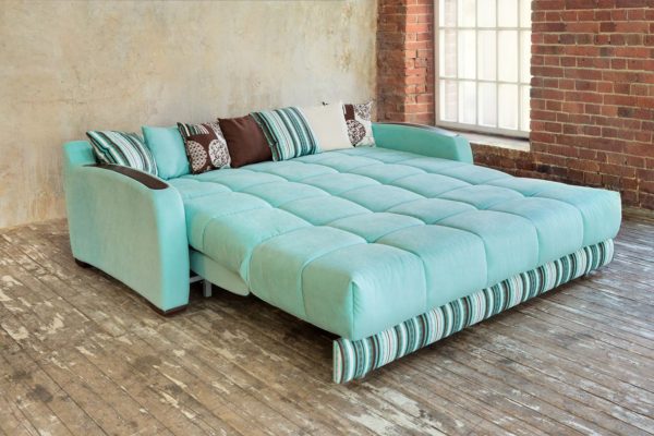 голубой диван-кровать