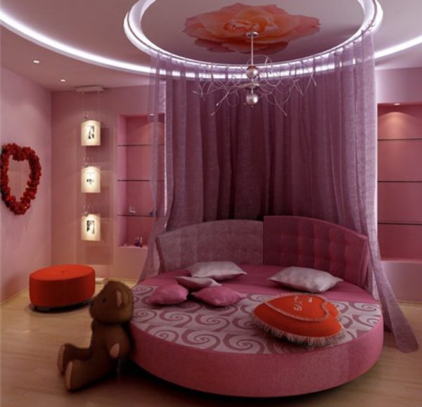 Кровать со шторой для девочки