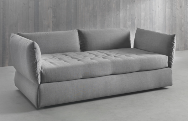 серый диван с матрасом