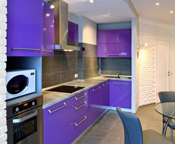 фиолетовая кухня в хрущевке