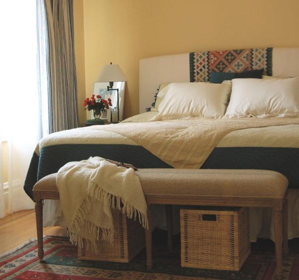 плетеная корзина для спальни