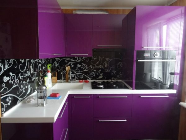 положительность фиолетового цвета на кухне