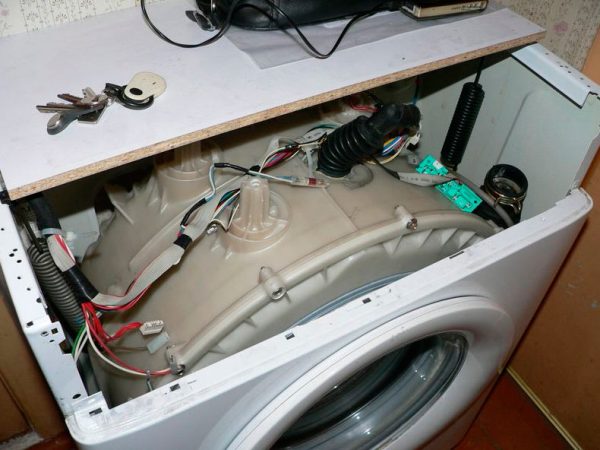 Что делать, если стиральная машина стучит или гремит