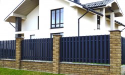 Как выбрать забор для частного дома