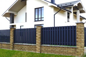 Как выбрать забор для частного дома