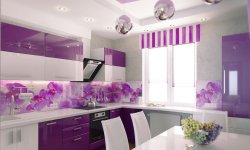 Невероятный интерьер кухни выполненной в сочном фиолетовом тоне