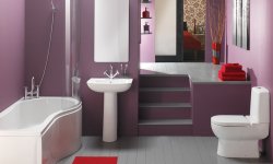 Фиолетовая ванная комната — стильно и актуально