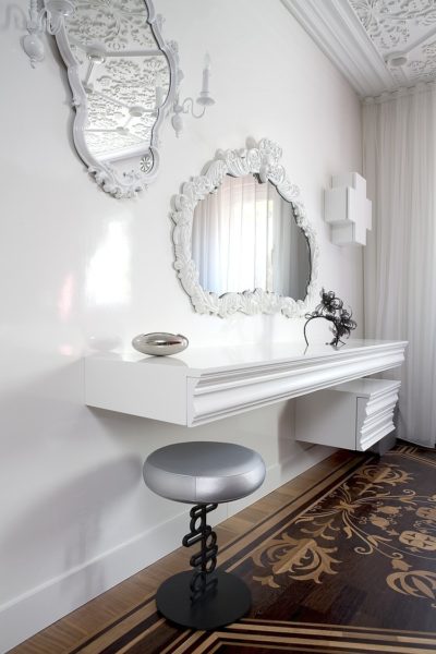 туалетный столик с зеркалом в спальне