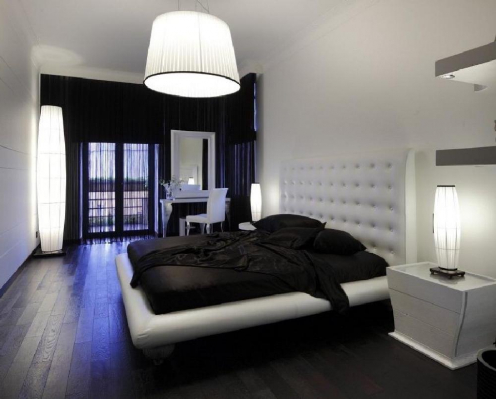 спальня с темным полом и белой мебелью