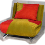 оранжево-зеленое кресло кровать