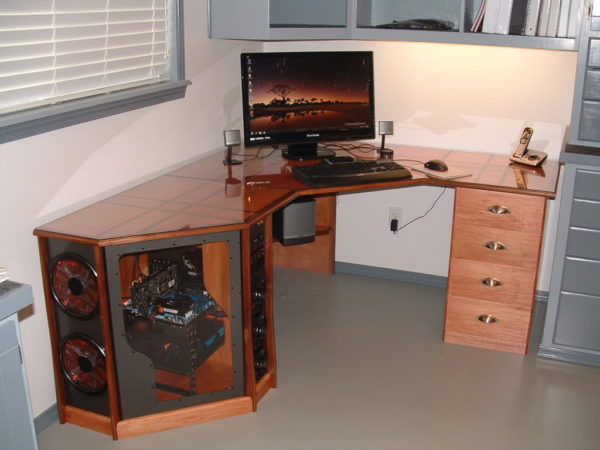 компьютерный стол с оригинальным дизайном системника