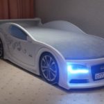 кровать-машина белая со светящимися фарами