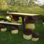 стол с ножками в виде грибов