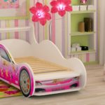 кровать-машина розовая