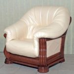 белое мягкое кресло