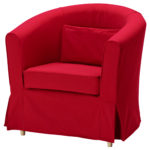 красное кресло с подушкой