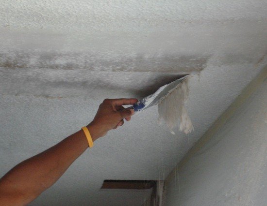 Подготовка и очистка старого потолка