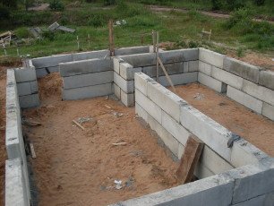Фундамент из бетонных блоков